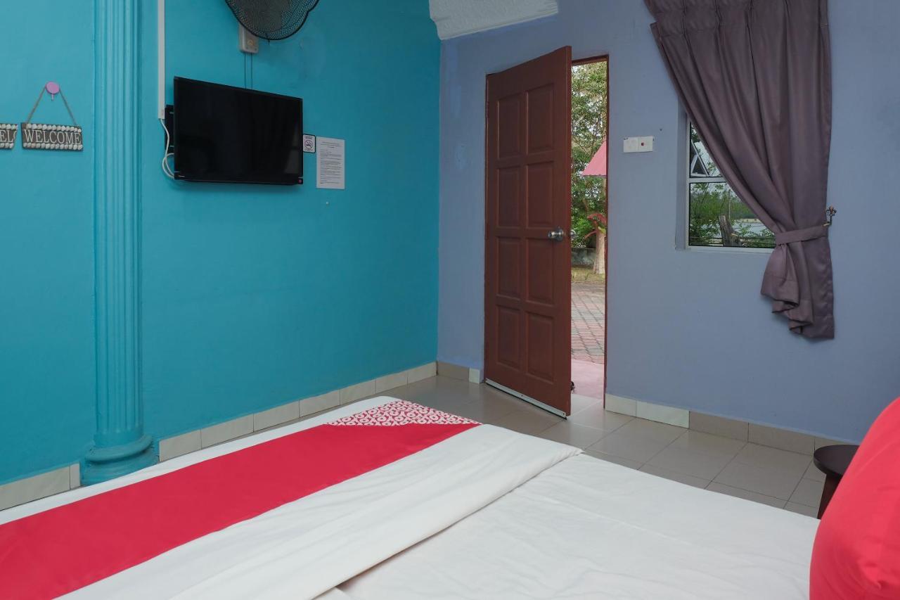Oyo 90015 Indah Chalet Kuala Rompin Exterior foto